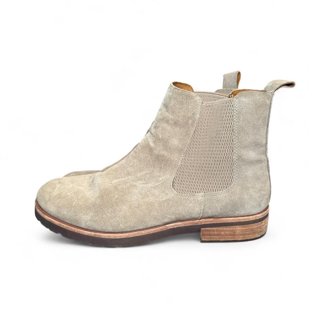 Kork-Ease Women’s Size 11 Beige Suede Chelsea Ankle Boots Slip-On Lug Comfort